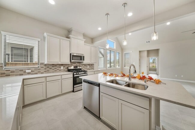 Building Photo - 1547 Crystal Stream Dr