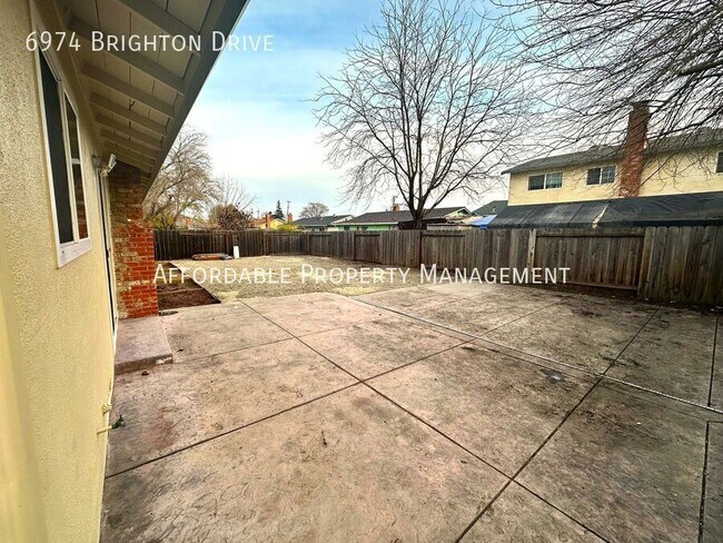 Building Photo - 6974 Brighton Dr