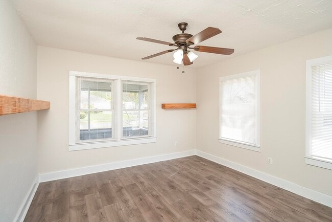 Building Photo - 32 Grant St