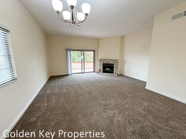 Building Photo - End-unit condo in the Villas of Calavera H...