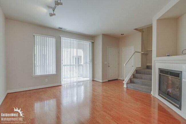 Building Photo - Immaculate 3Bdm 2.5Ba Townhouse with  2-Car Garage