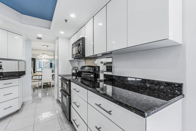 Building Photo - 5200 N Ocean Dr