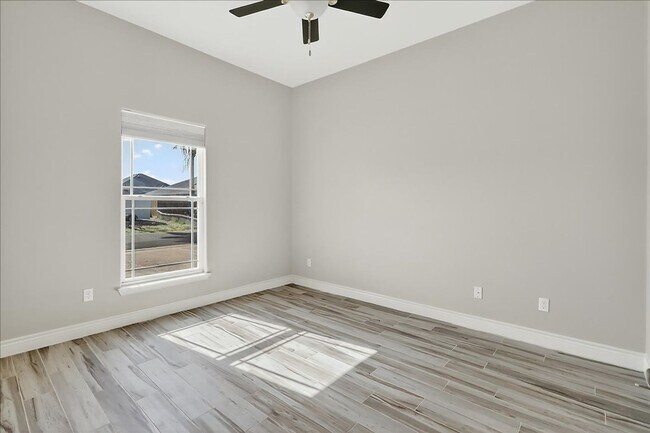 Building Photo - 15229 Barataria Dr