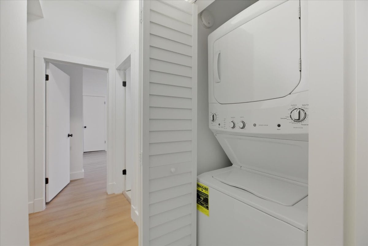 Building Photo - 3211 W Le Moyne St