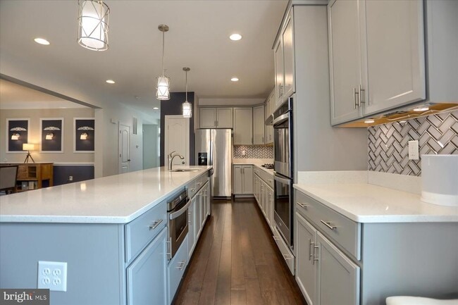 Building Photo - 6407 Falconwood St