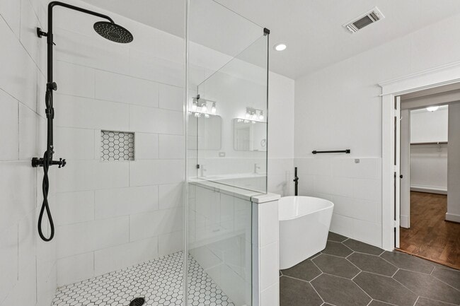 Building Photo - 1537 Alexander St