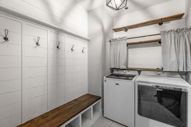 Building Photo - 5038 Shelterwood Dr NE