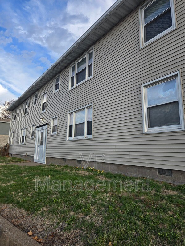 Building Photo - 418 23rd St