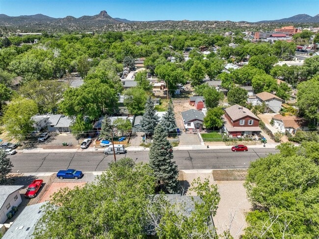 Building Photo - Huge Backyard Close to Downtown Prescott!