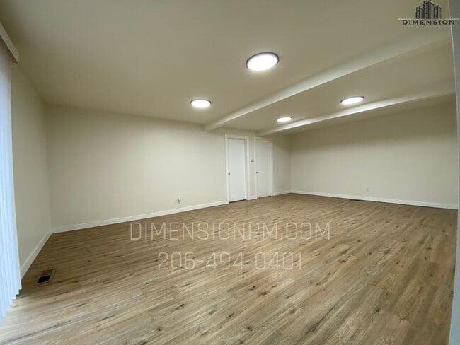 Building Photo - Amazing 4 bed, 2 bath house in Renton. AVAILABLE NOW!