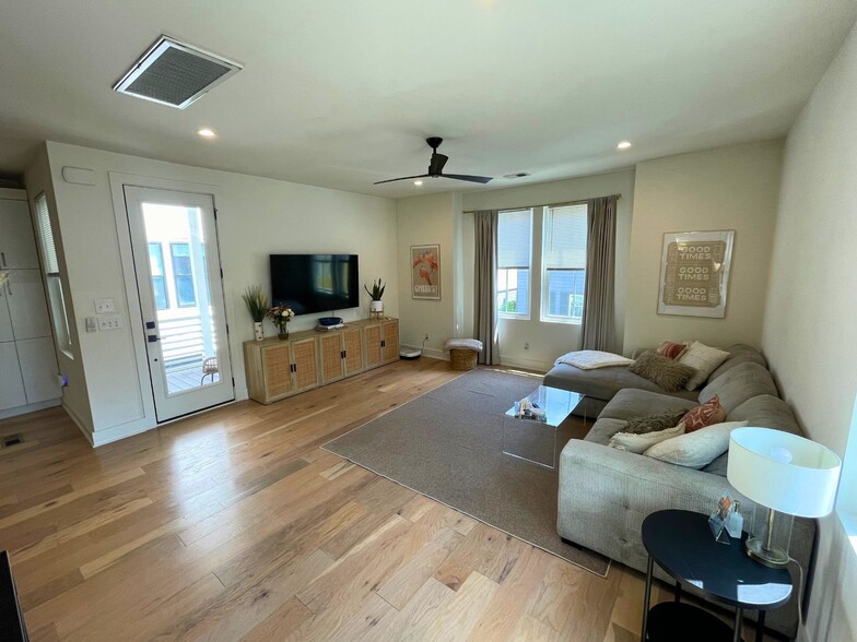 Building Photo - 106 Cooper St