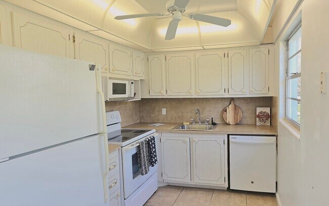 Building Photo - 184 Tilford I