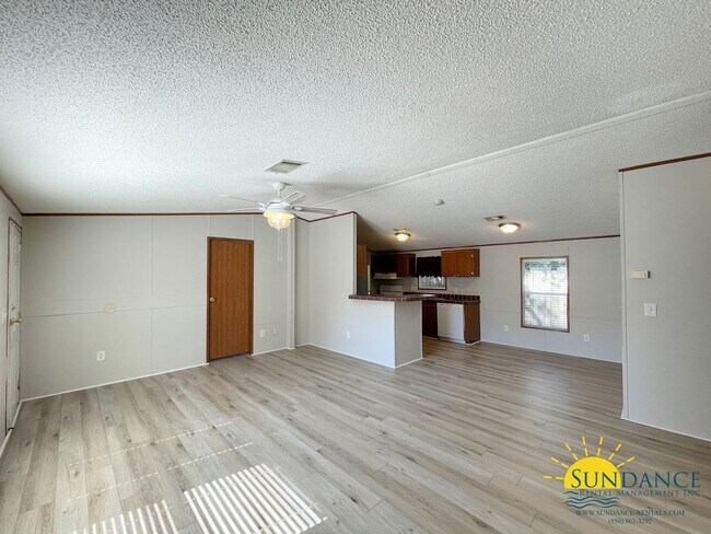 Building Photo - Great 3 Bedroom Mobile Home In Fort Walton...