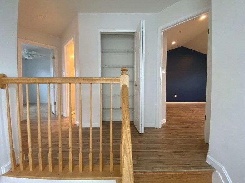 Building Photo - 5830 Shady Oak Ln