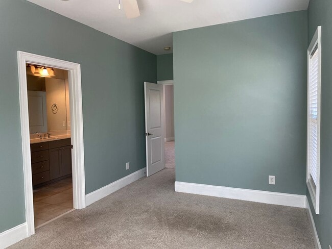 Building Photo - Fabulous Three Bedroom Home in Antiquity