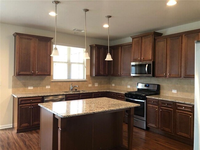 Building Photo - 5315 Mirror Lake Dr