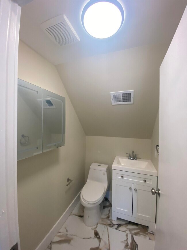Building Photo - 275 Avenue B