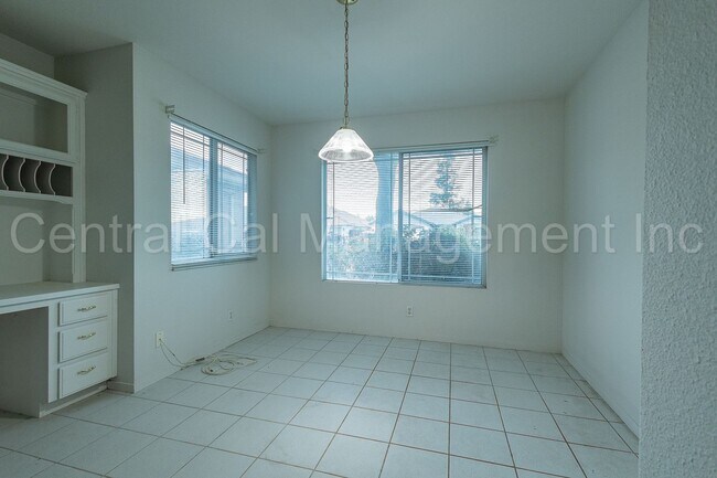 Building Photo - 3 Bedroom/2 Bath Home in RiverLakes - $225...