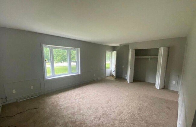 Building Photo - 5843 Cresthaven Lane