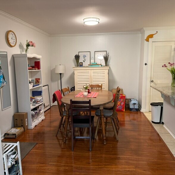 Building Photo - 1004 Woodland Vlg