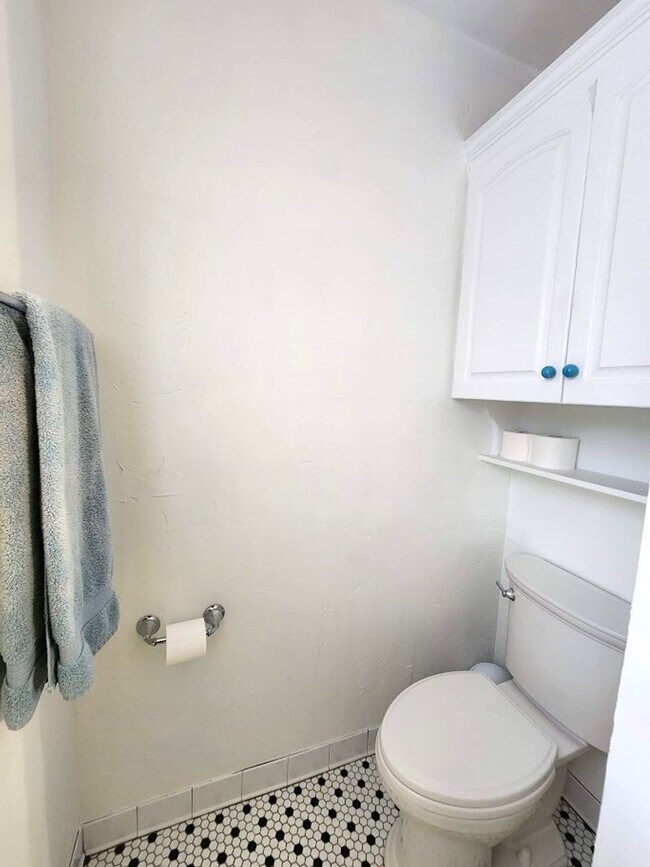 Building Photo - 3 Bed 2.5 Bath Plus ADU in Gatewood Add NW OKC