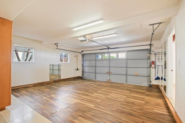 Building Photo - Gated community unfurnished home with spa & ocean views