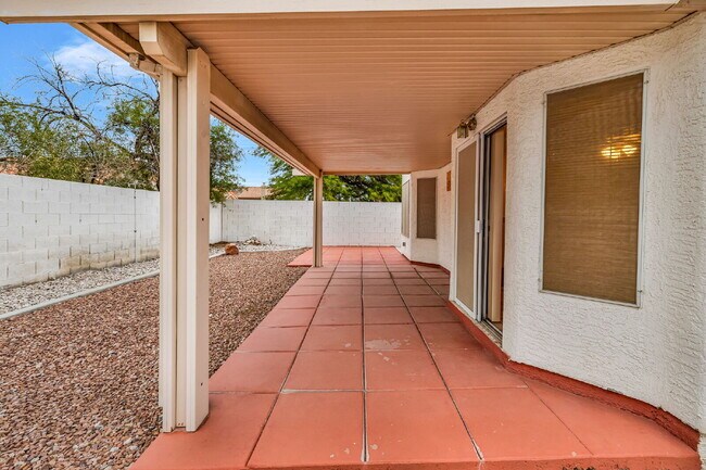 Building Photo - Single Story 3 bedroom 2 bath Near Alta and Durango Close to Summerlin