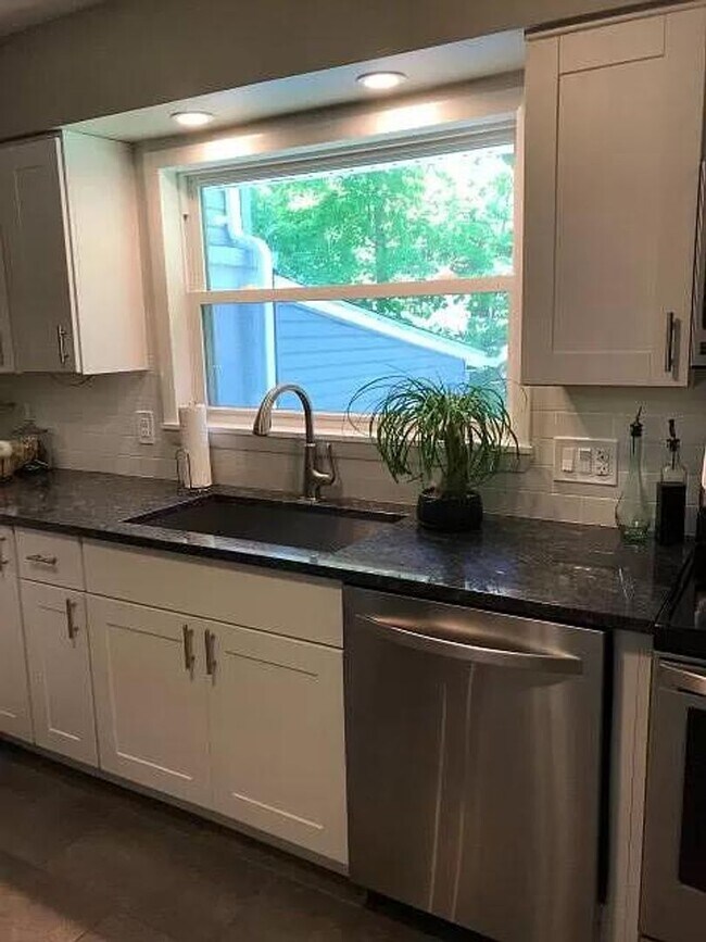 Building Photo - Charming 3-Bedroom Westlake Retreat with Prime Location and Serene Backyard Oasis