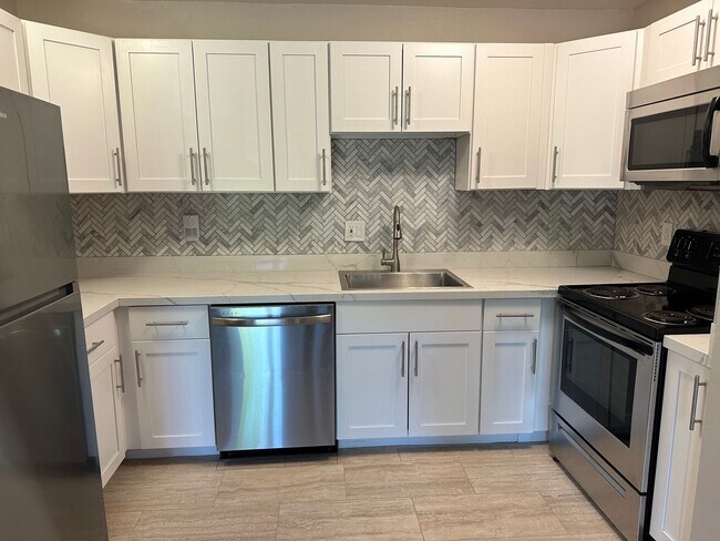 Building Photo - Newly Renovated 1 Bed / 1 Bath Condo for Rent in Mission Valley!