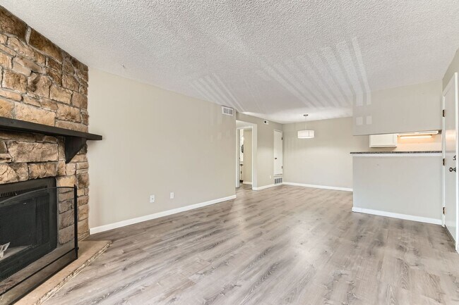 Building Photo - 14191 E Jewell Ave