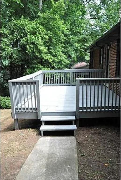 Building Photo - 2113 Seavey Dr