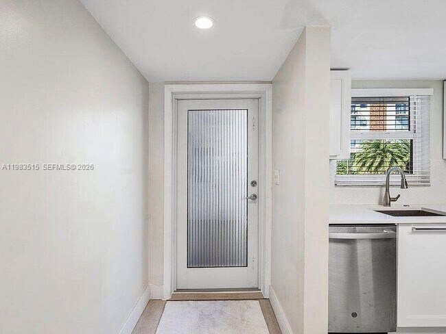 Building Photo - 40 Isle of Venice Dr