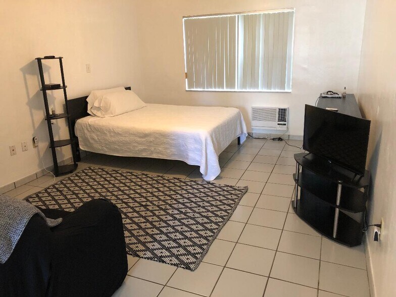 Building Photo - 1924 Harding St