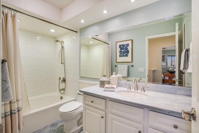 Building Photo - 402 Hogarth Terrace