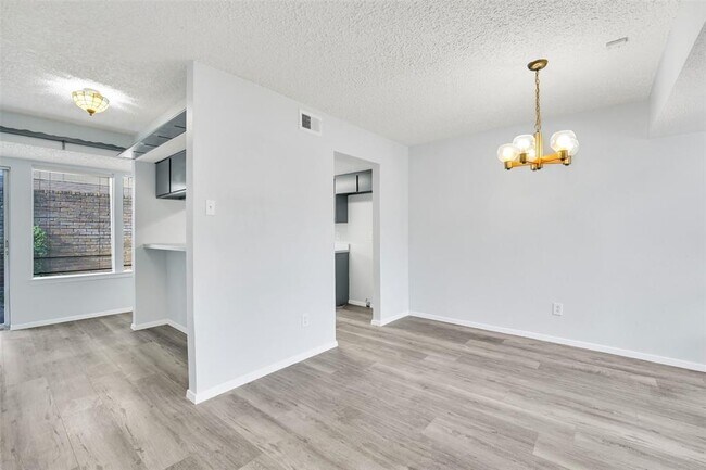 Building Photo - 8560 Park Ln