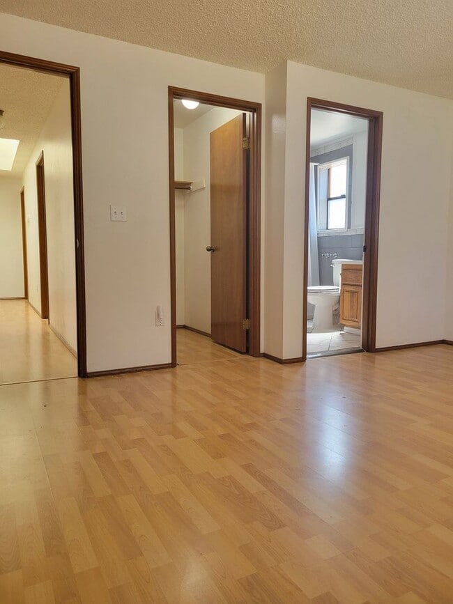 Building Photo - ? Spacious 3-Bedroom Rambler with Vaulted ...