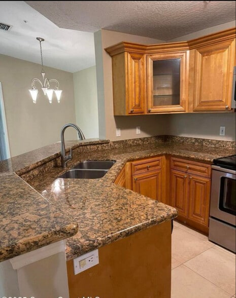 Building Photo - 7667 N Wickham Rd