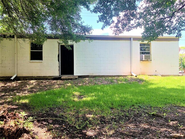 Building Photo - 8622 Hwy 6