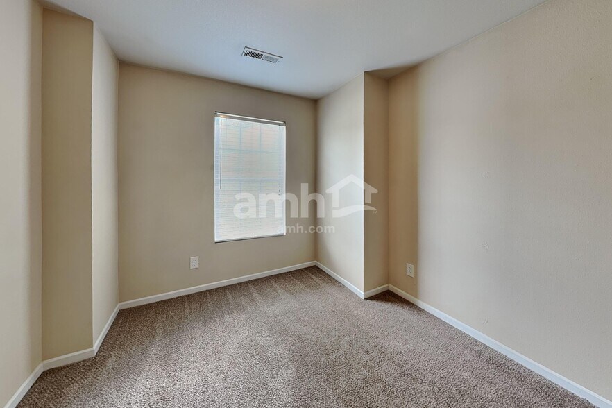 Building Photo - 1320 Perga Ct
