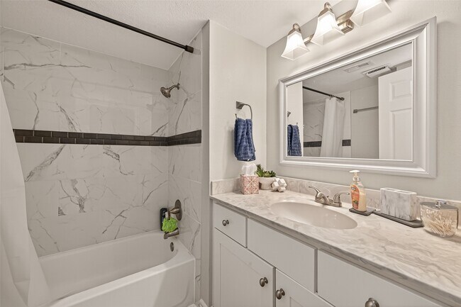 Building Photo - 14555 Wunderlich Dr