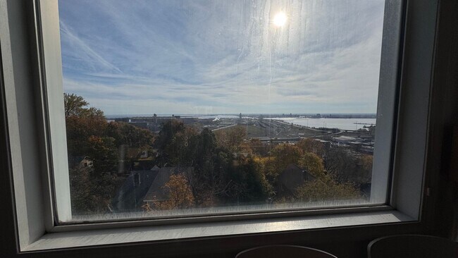 Building Photo - 1712 W 3rd St