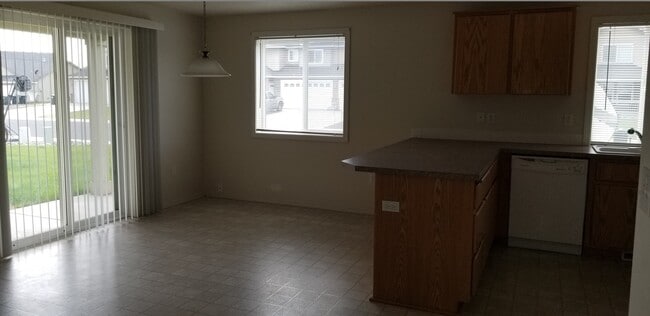 Building Photo - Close to Sage Point Elementary, Garage, Single Level Home