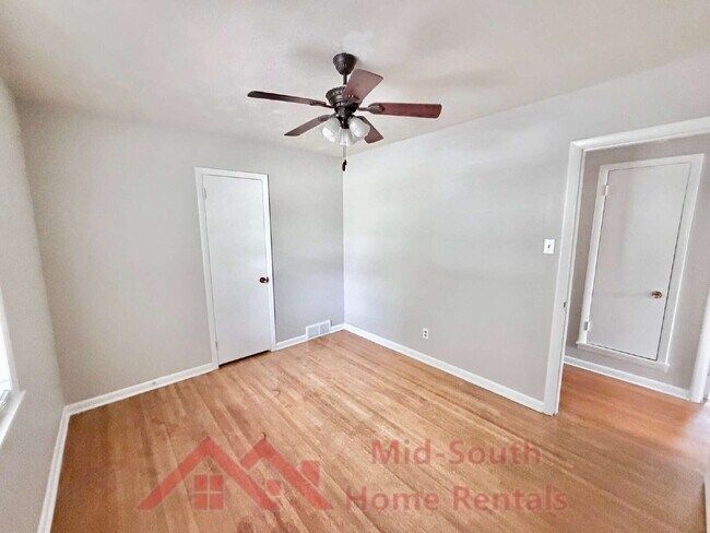 Building Photo - 3831 Hermitage Dr