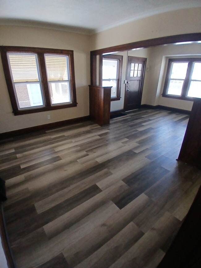 Building Photo - 2305 Broadway