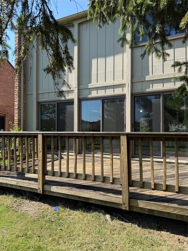 Building Photo - 3028 Moon Lake Dr