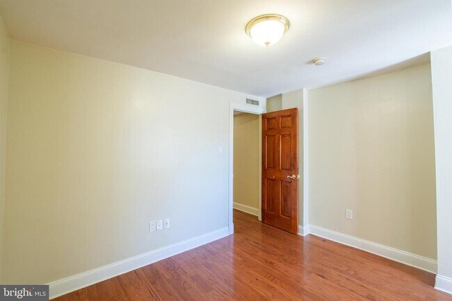 Building Photo - 1124 Passyunk Ave