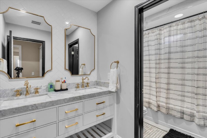 Building Photo - 16687 Hastings Pl