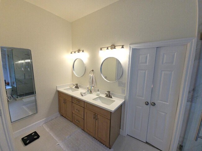 Building Photo - 16514 Bluff Springs Dr