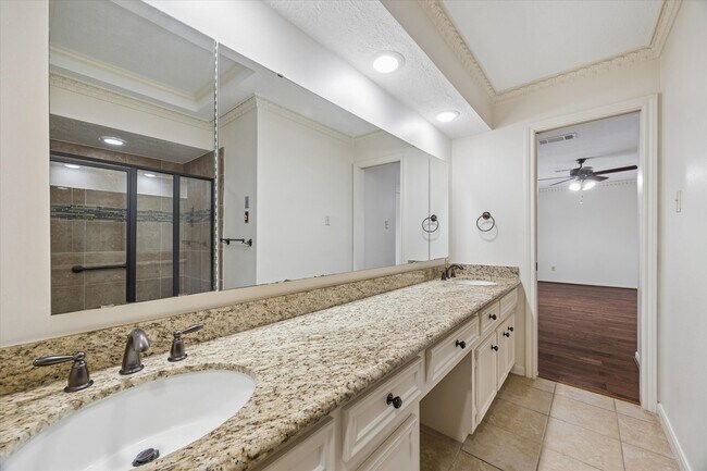 Building Photo - 6511 Pauma Dr