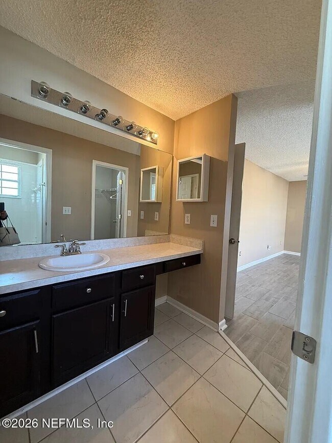 Building Photo - 913 Mackinaw Trail